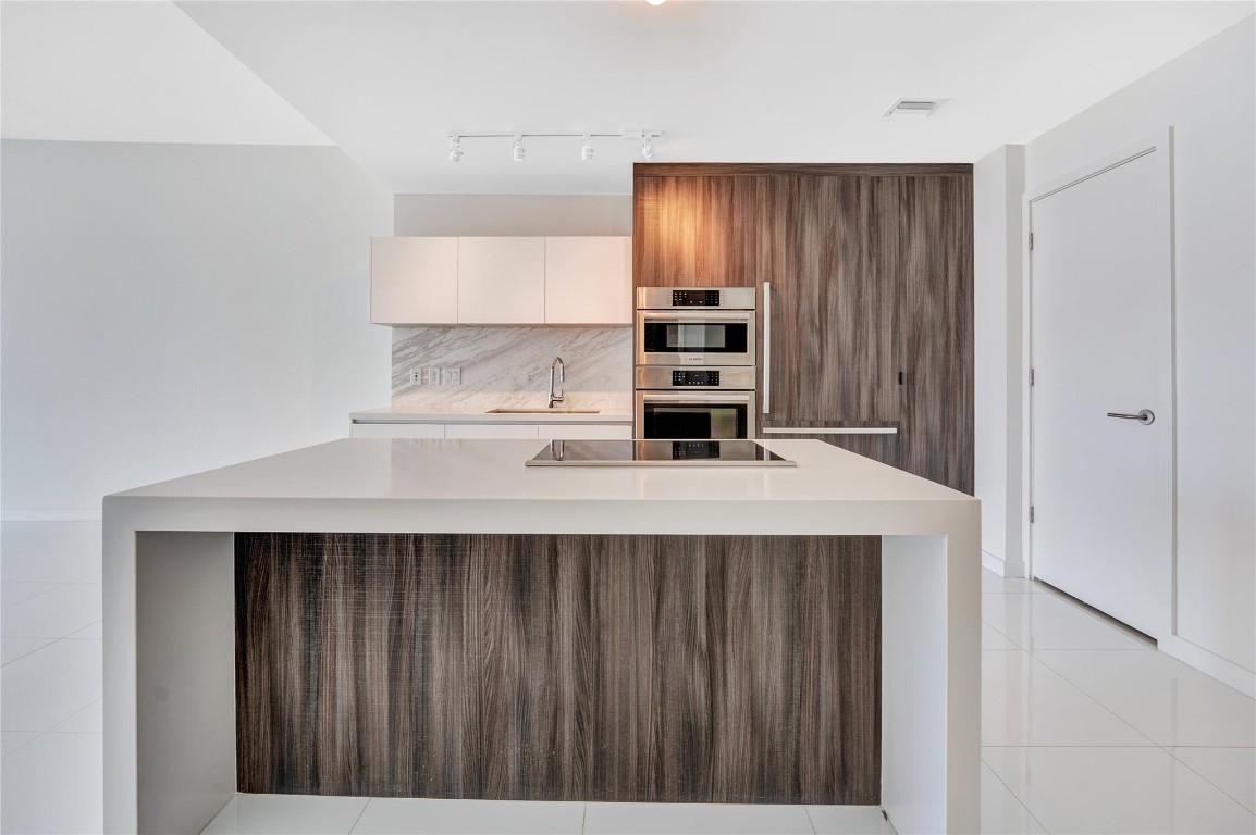 851 NE 1st #3500, Miami FL 33132