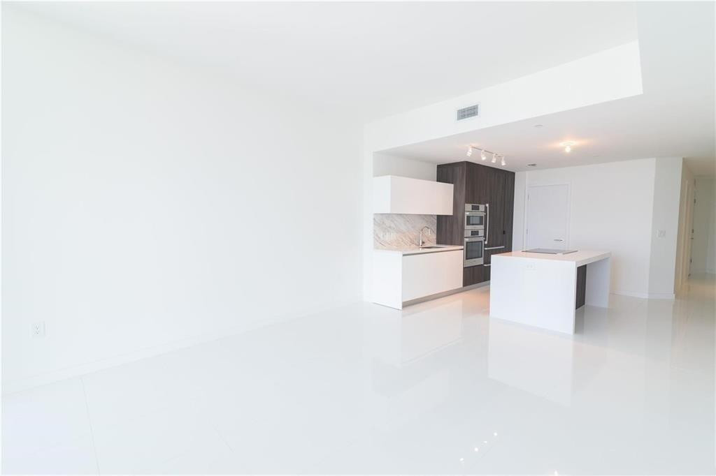 851 NE 1st #3500, Miami FL 33132
