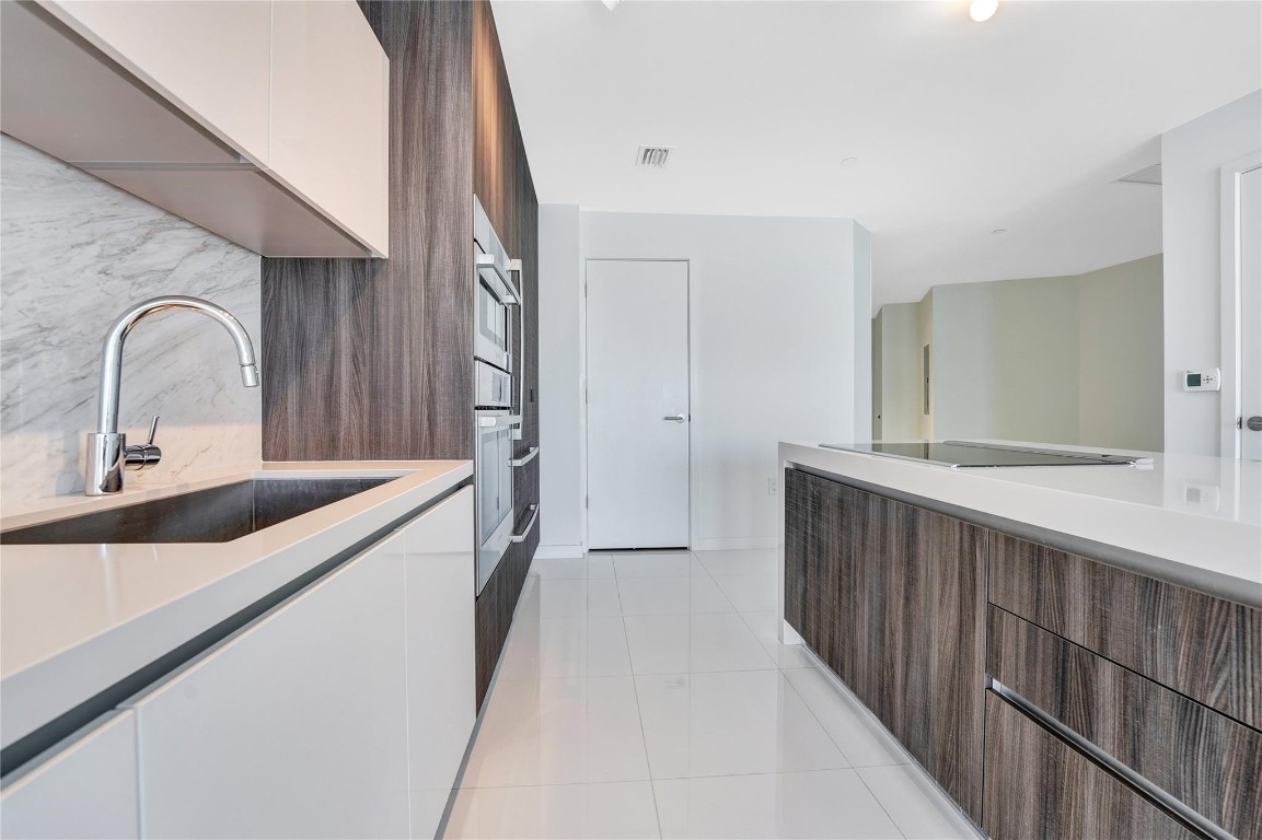 851 NE 1st #3500, Miami FL 33132