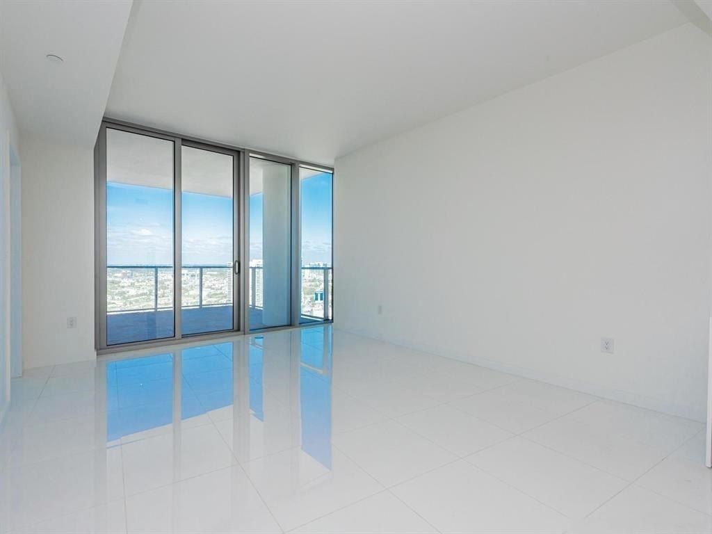 851 NE 1st #3500, Miami FL 33132