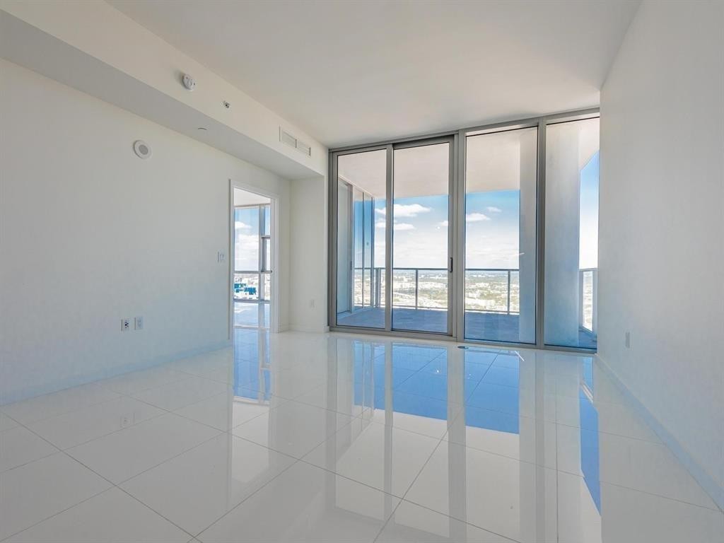 851 NE 1st #3500, Miami FL 33132