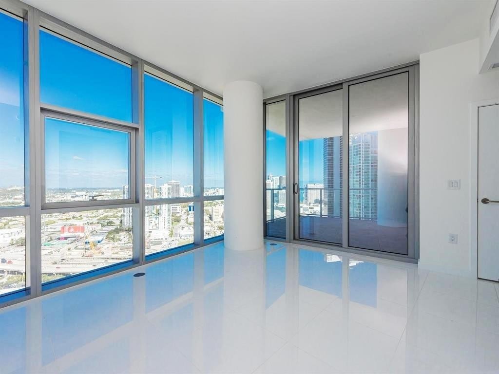 851 NE 1st #3500, Miami FL 33132