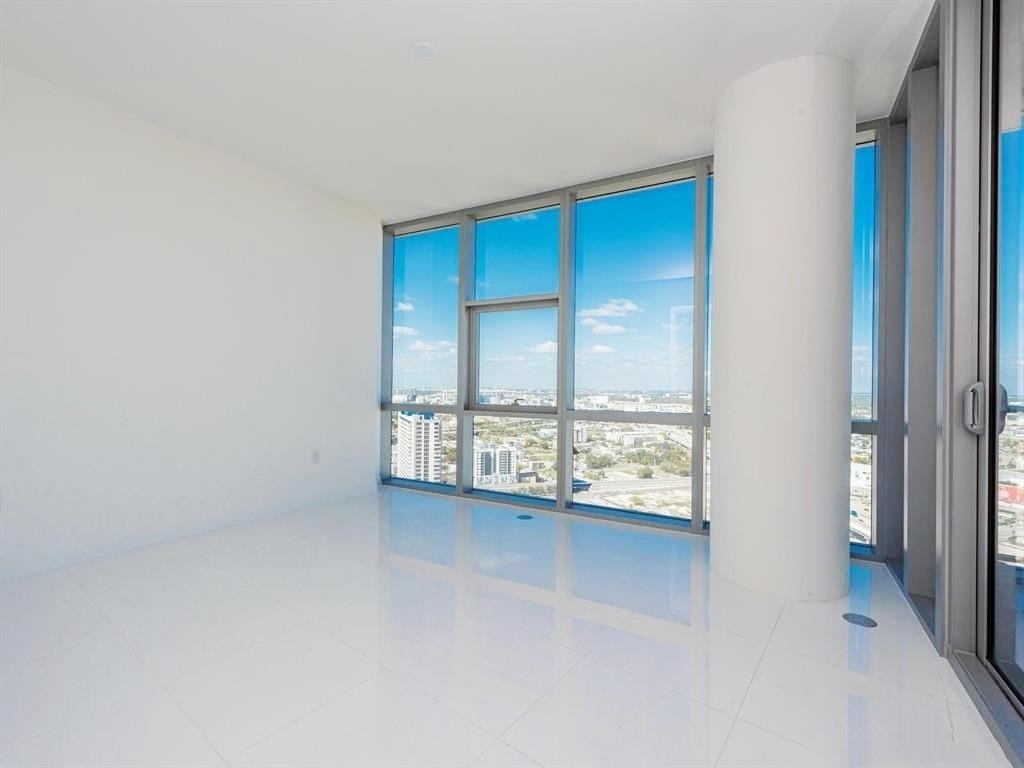851 NE 1st #3500, Miami FL 33132