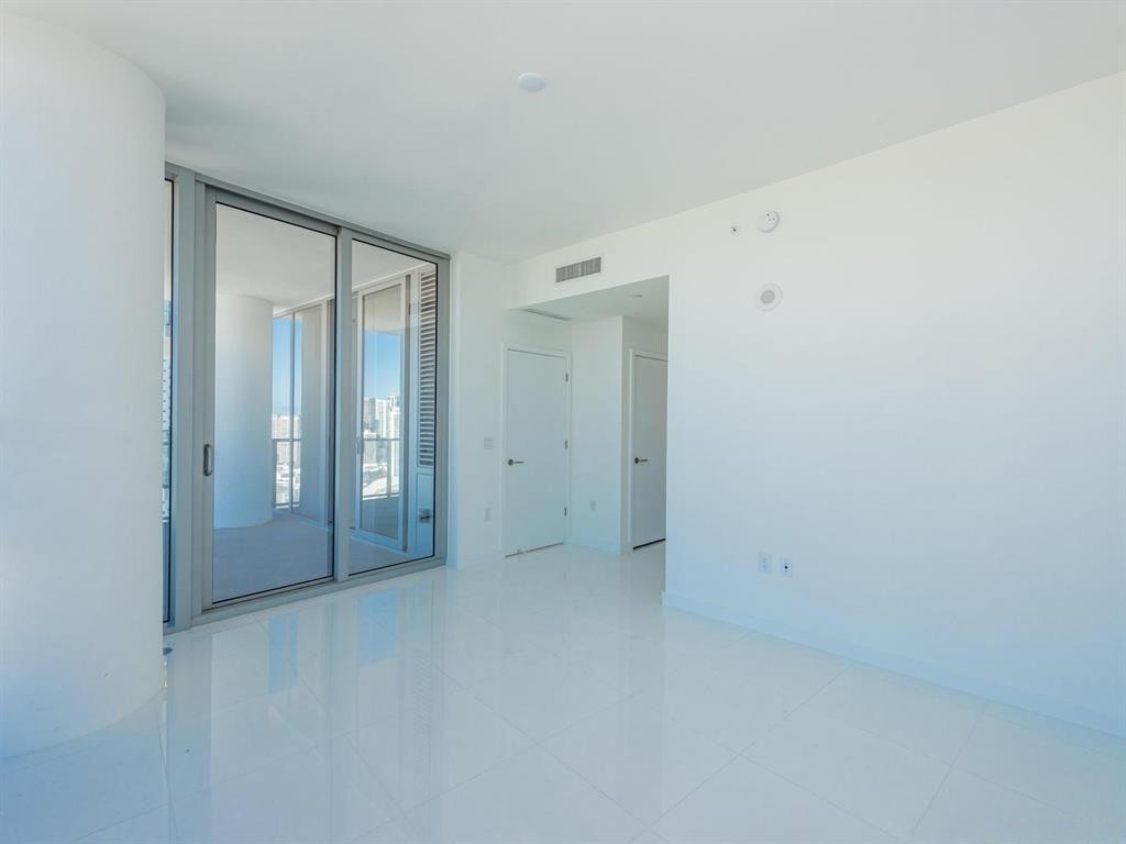851 NE 1st #3500, Miami FL 33132
