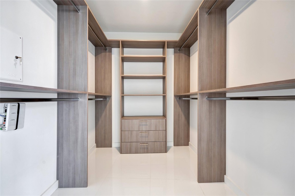 851 NE 1st #3500, Miami FL 33132