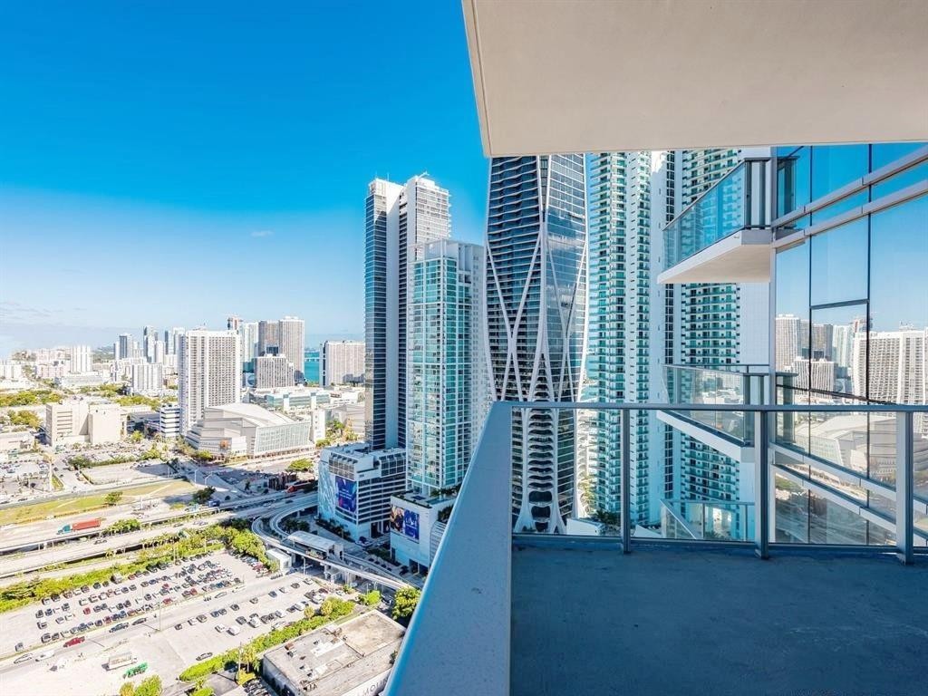 851 NE 1st #3500, Miami FL 33132
