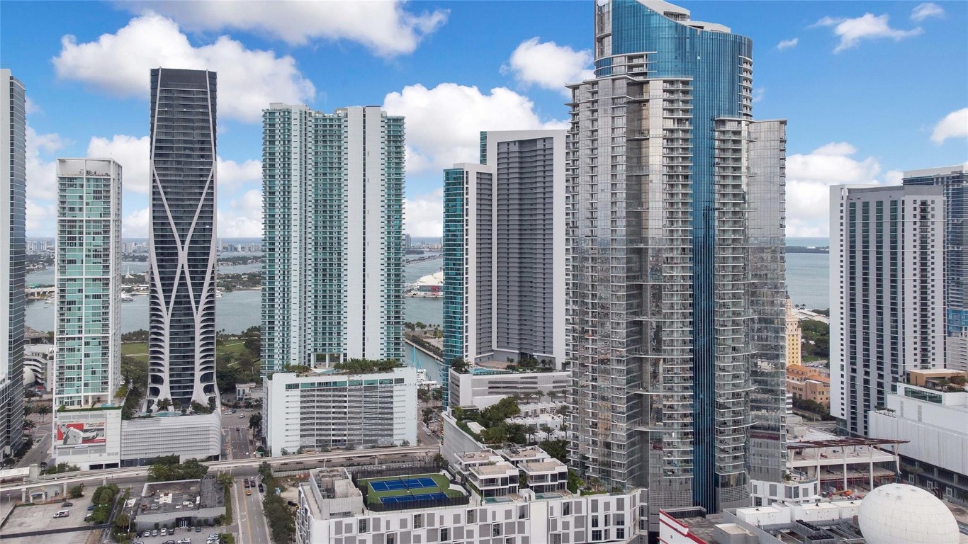 851 NE 1st #3500, Miami FL 33132