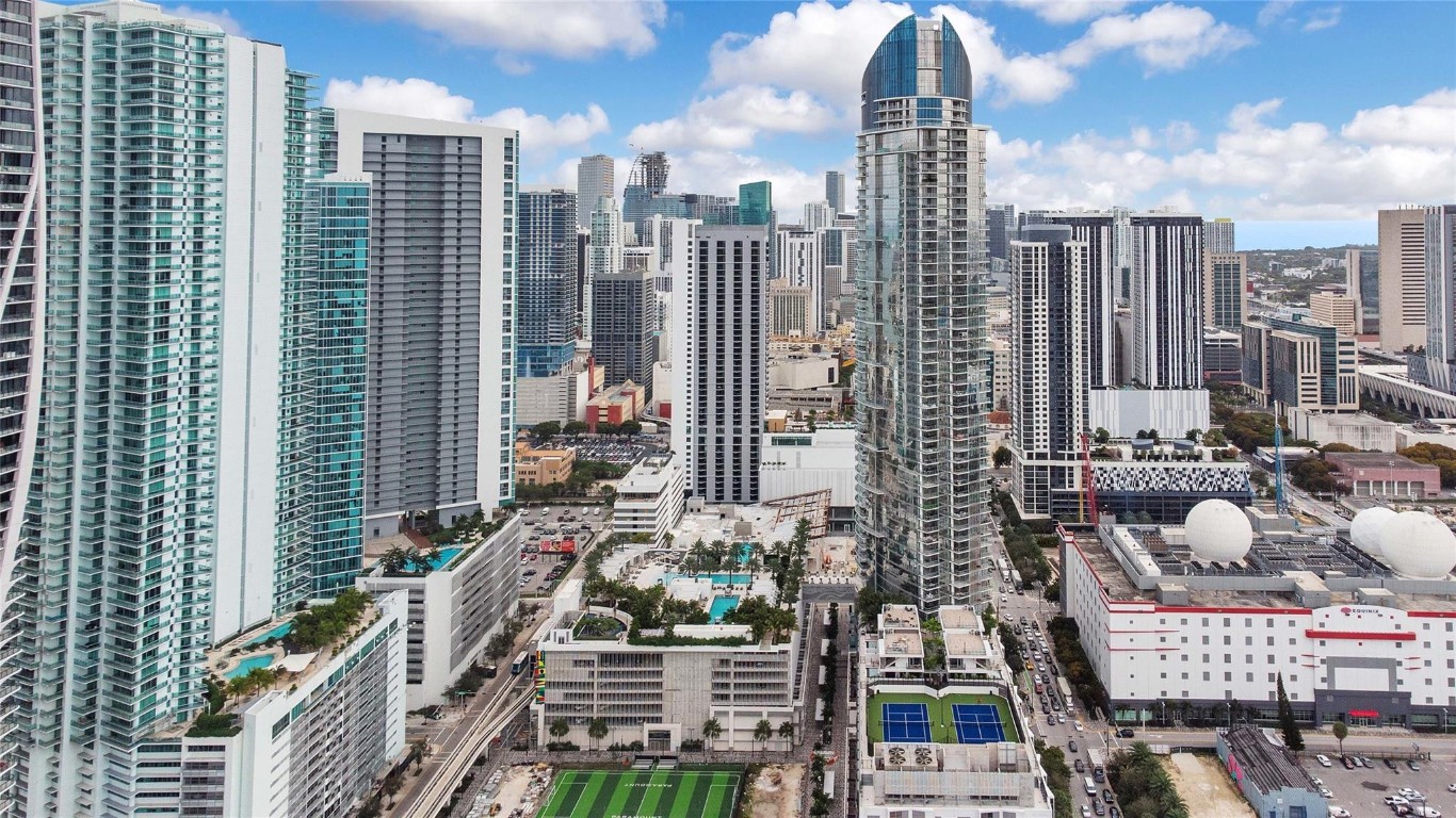 851 NE 1st #3500, Miami FL 33132