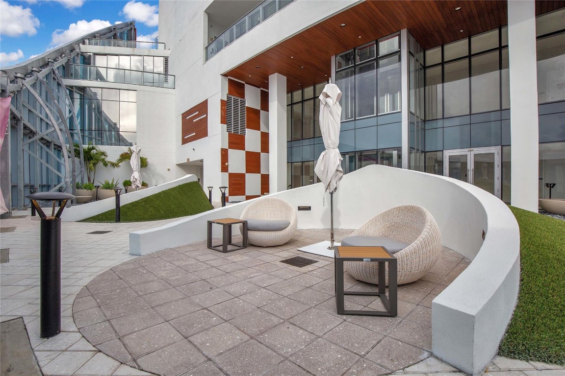 851 NE 1st #3500, Miami FL 33132