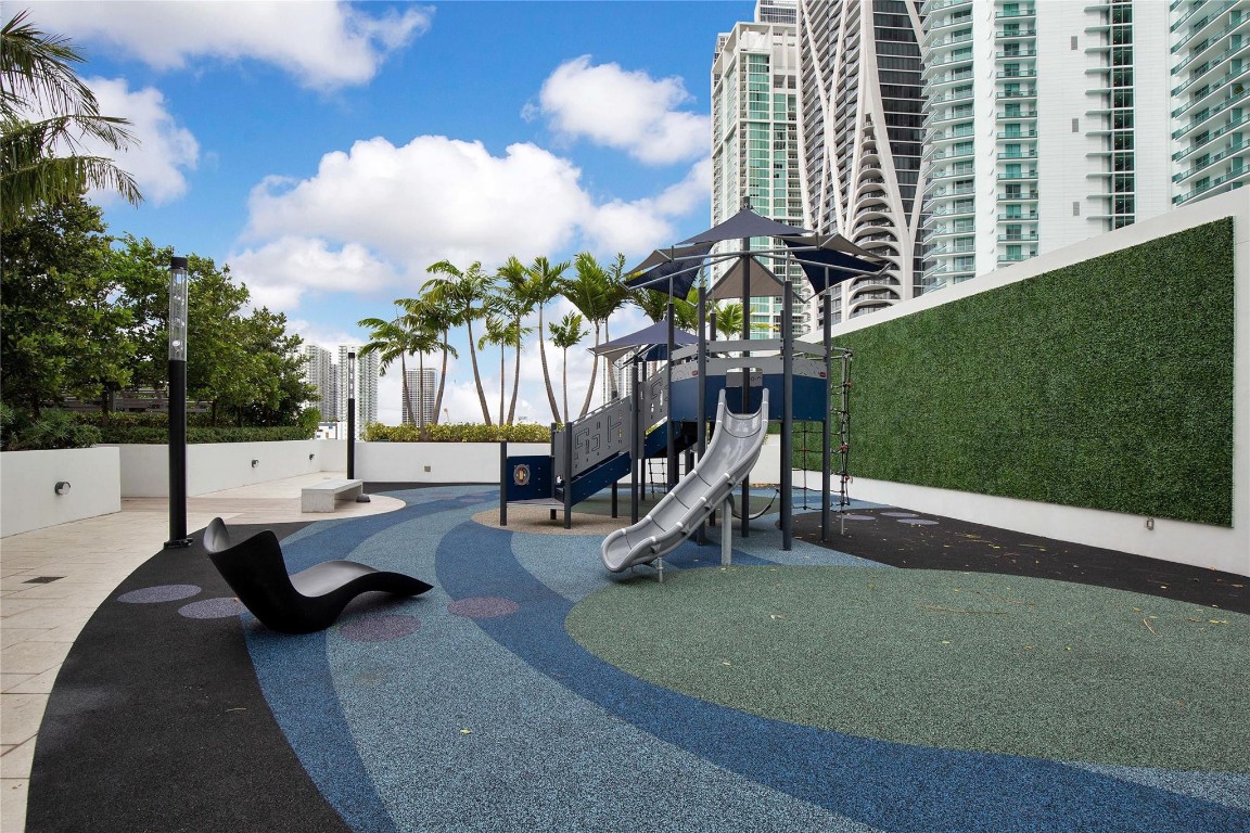851 NE 1st #3500, Miami FL 33132