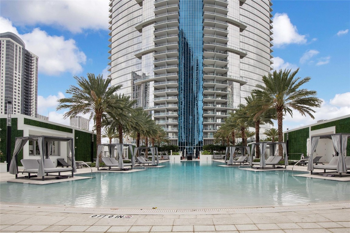 851 NE 1st #3500, Miami FL 33132