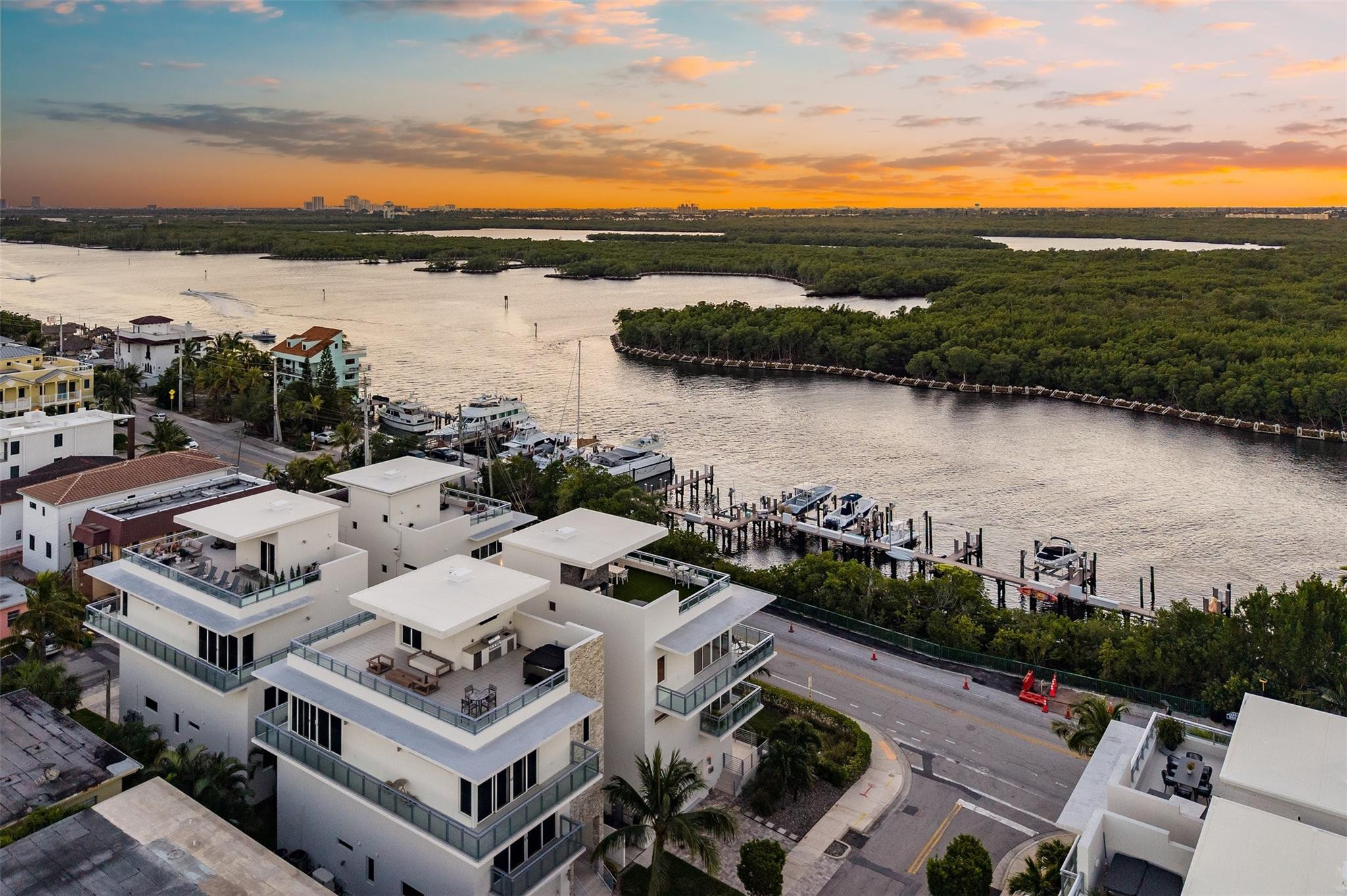 350 Desoto, Hollywood FL 33019