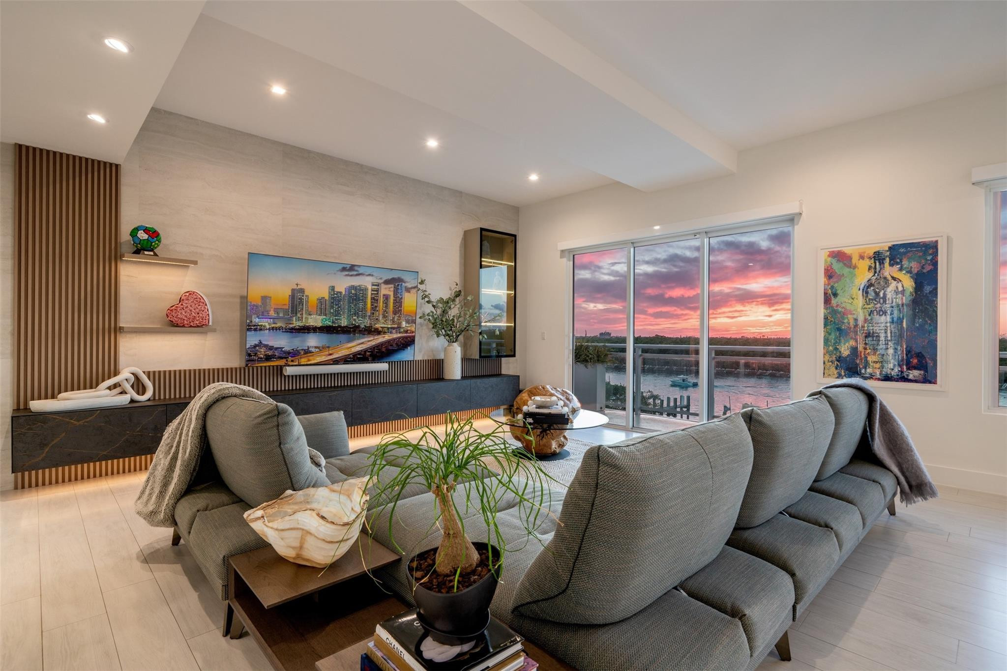 350 Desoto, Hollywood FL 33019