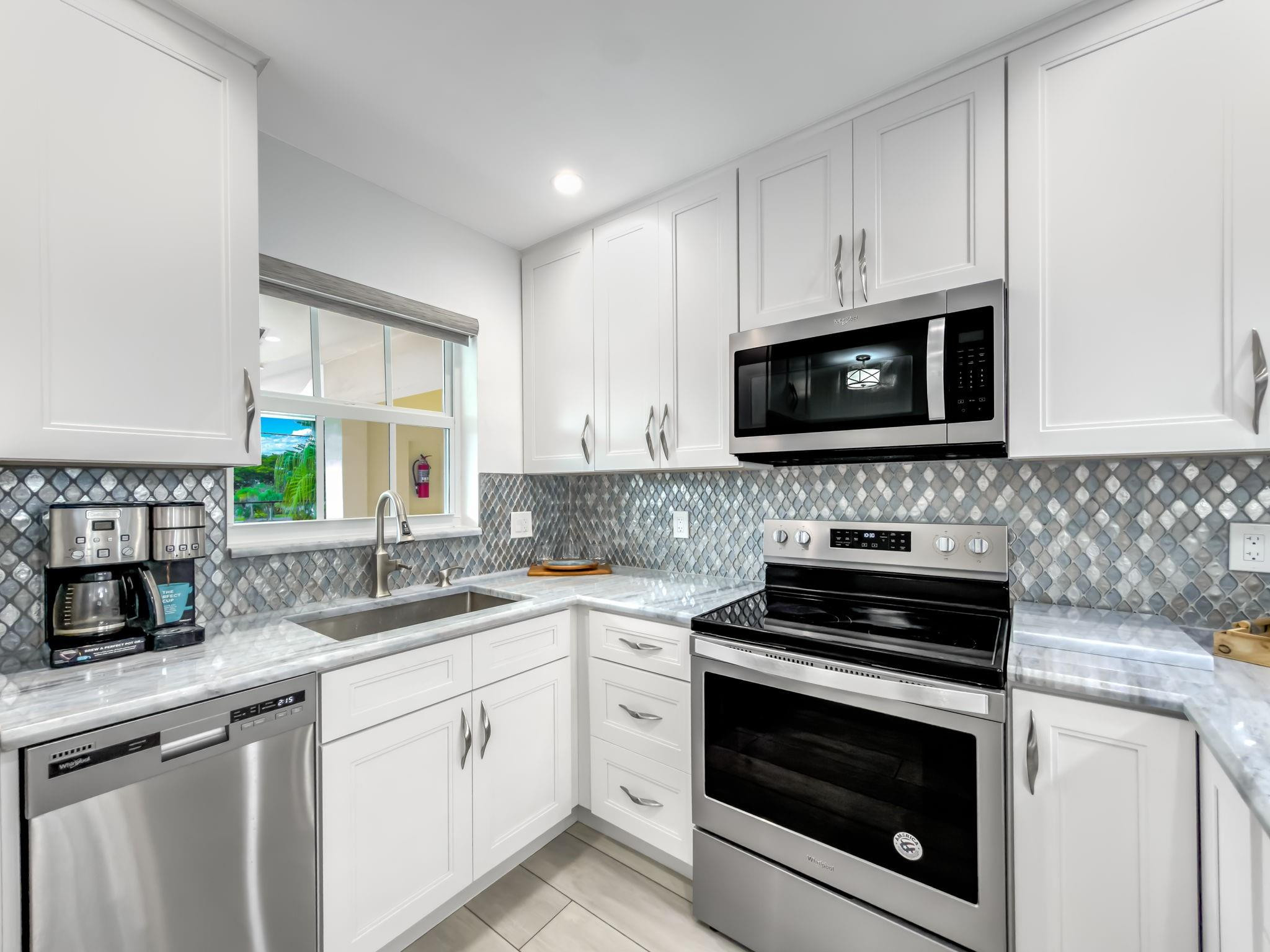 2301 NE 36th #202, Lighthouse Point FL 33064
