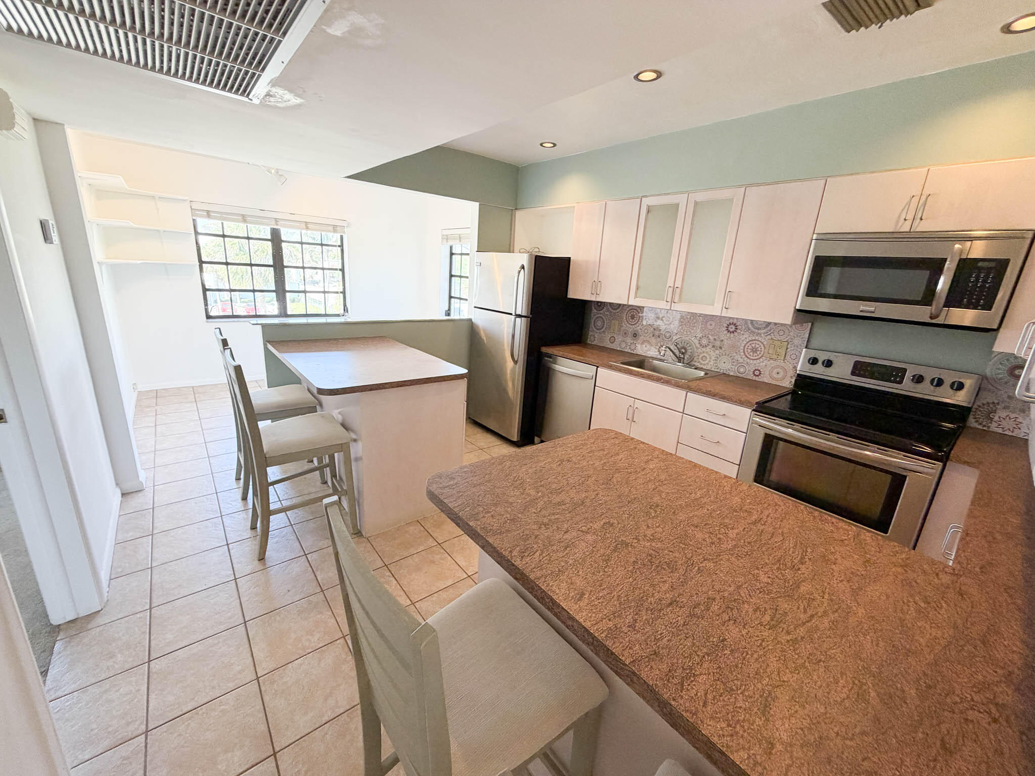 917 NE 16th #16, Fort Lauderdale FL 33304