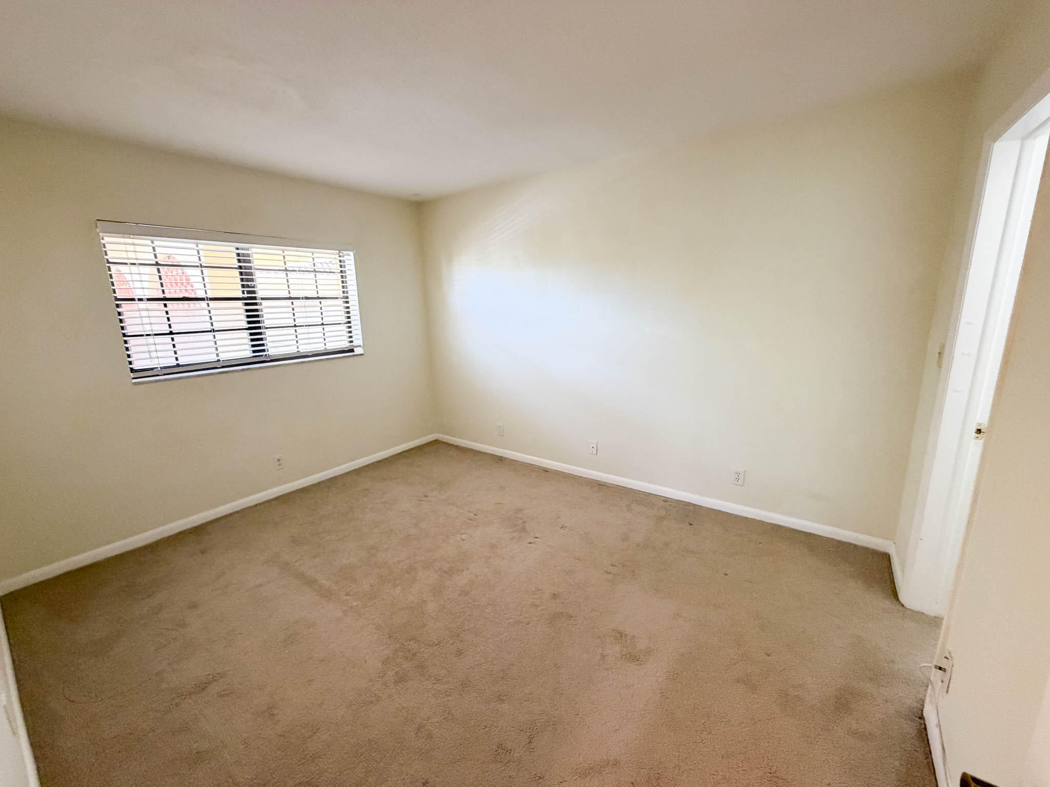 917 NE 16th #16, Fort Lauderdale FL 33304