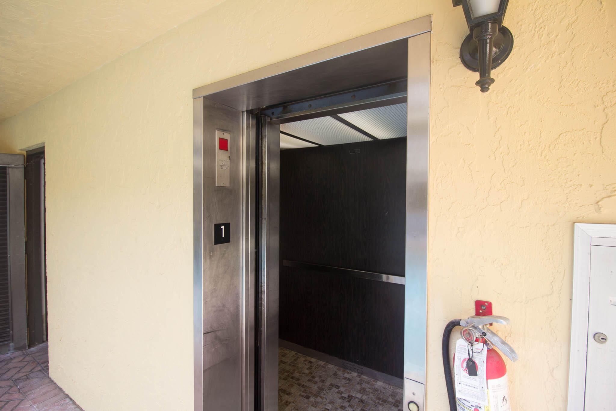 917 NE 16th #16, Fort Lauderdale FL 33304