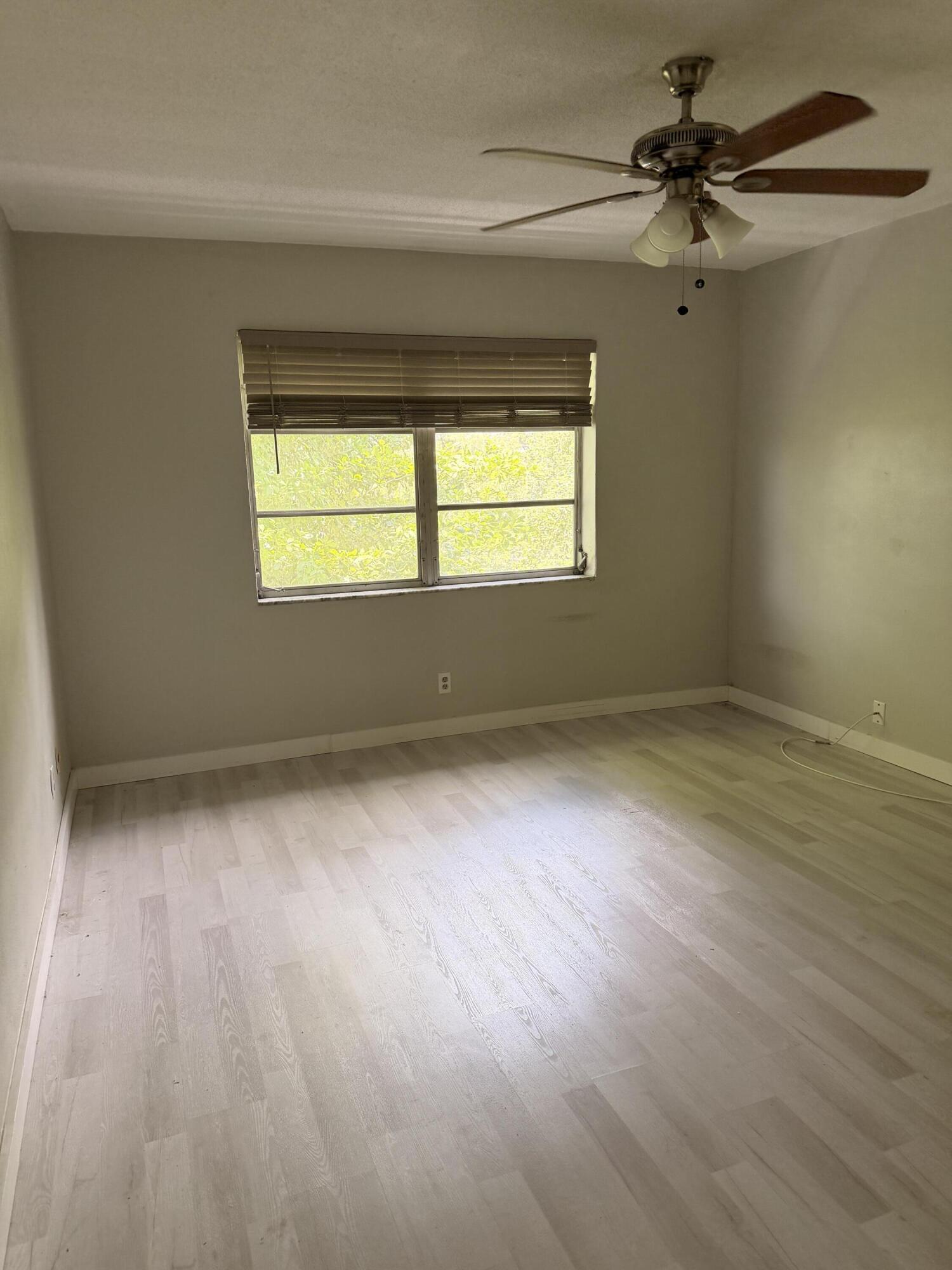 1400 NE 57th #302, Fort Lauderdale FL 33334