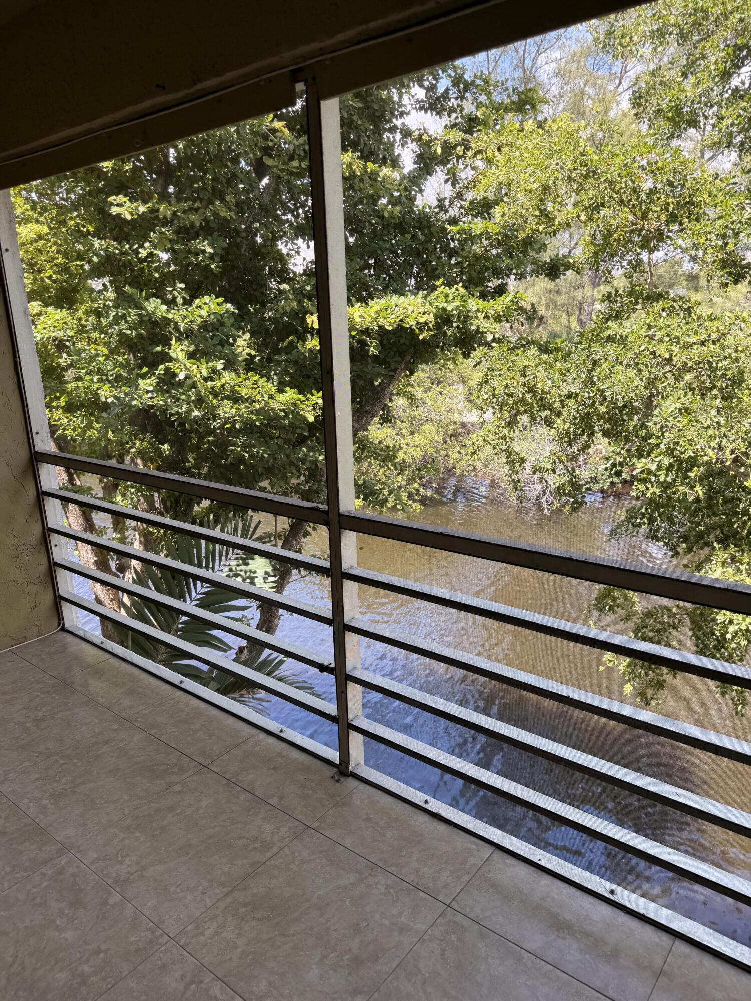 1400 NE 57th #302, Fort Lauderdale FL 33334