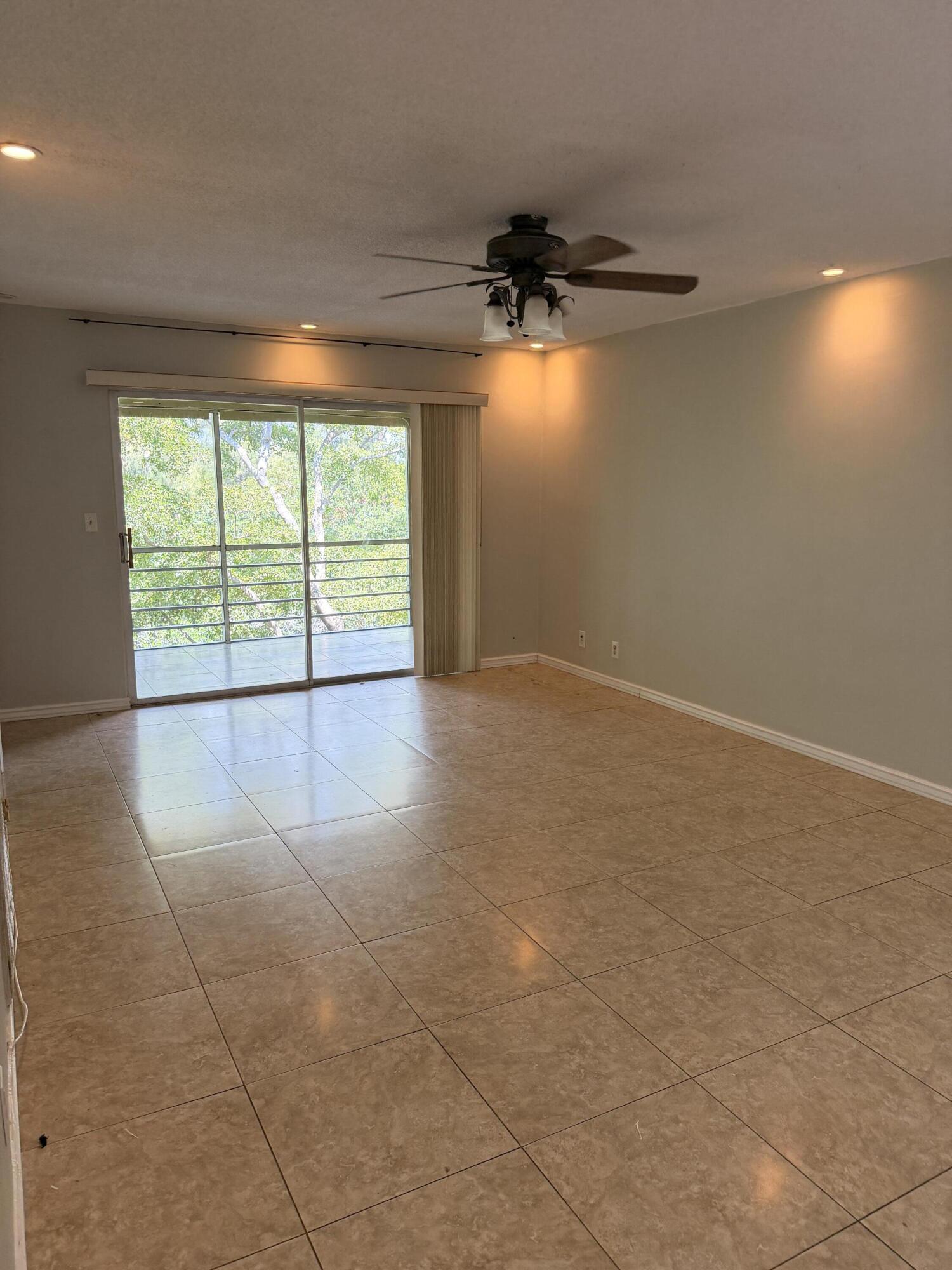 1400 NE 57th #302, Fort Lauderdale FL 33334