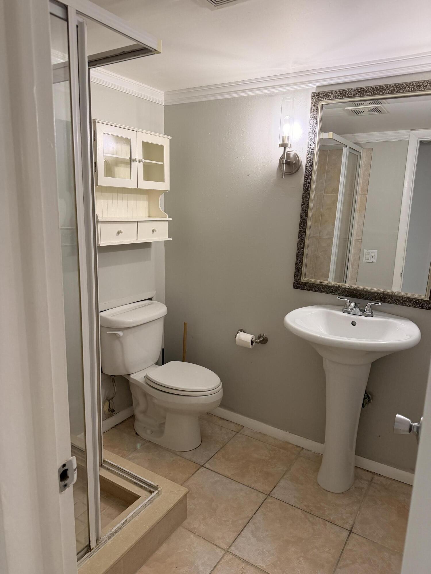 1400 NE 57th #302, Fort Lauderdale FL 33334