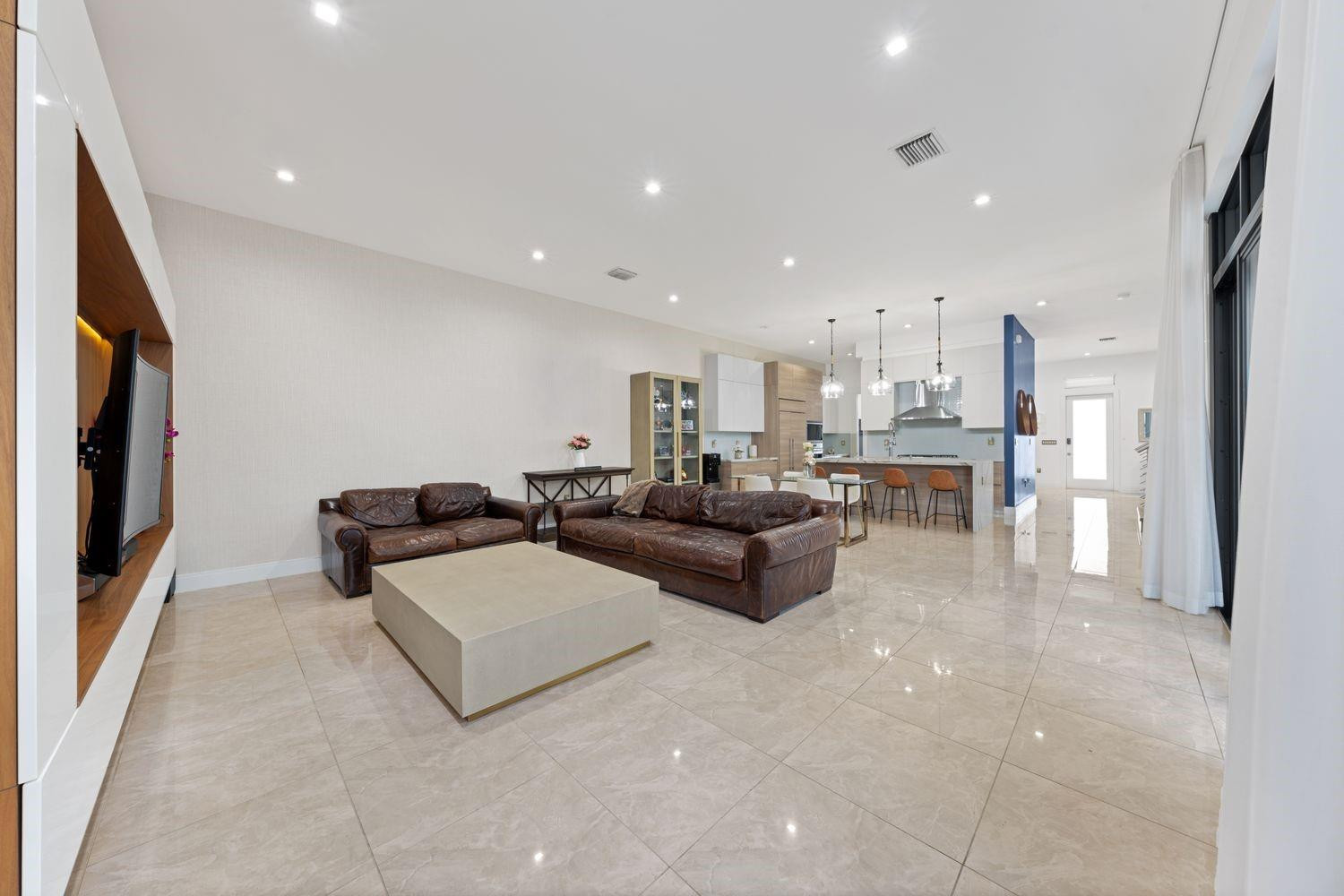 8225 Central Park, Doral FL 33166