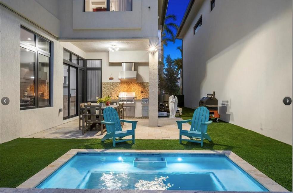 8225 Central Park, Doral FL 33166