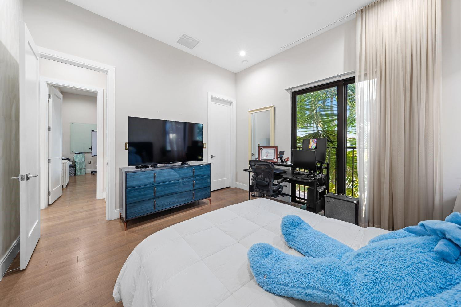 8225 Central Park, Doral FL 33166