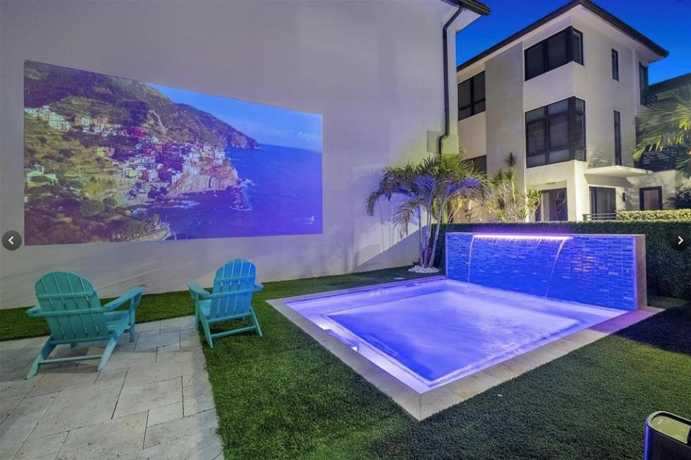 8225 Central Park, Doral FL 33166