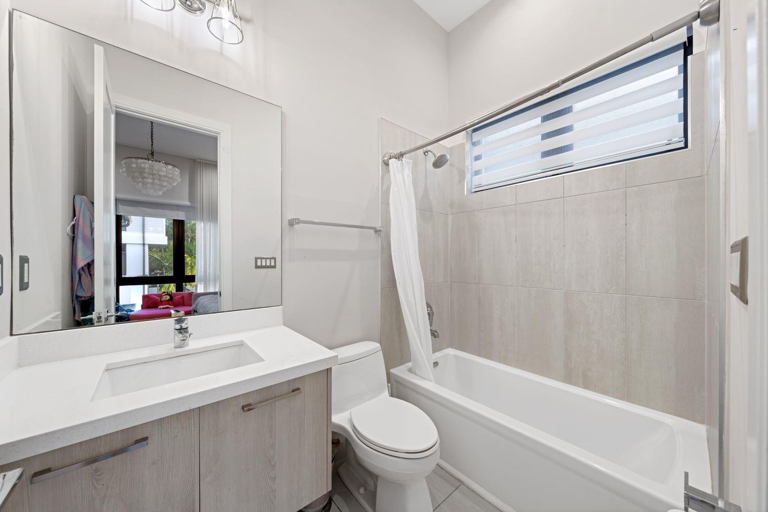 8225 Central Park, Doral FL 33166