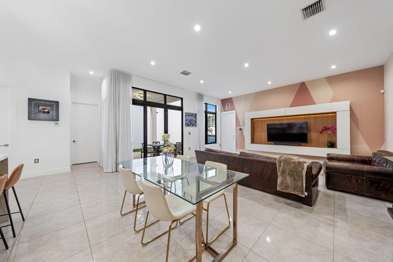 8225 Central Park, Doral FL 33166