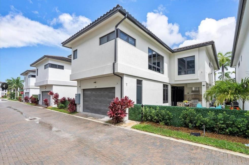 8225 Central Park, Doral FL 33166
