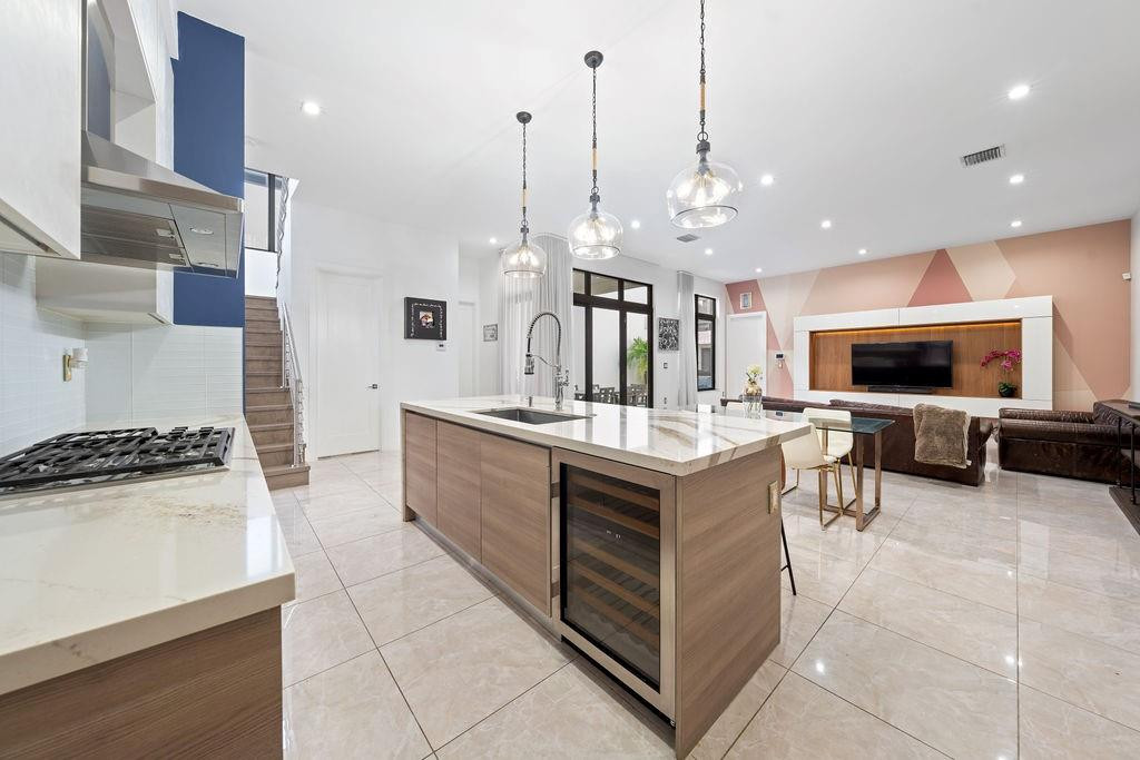8225 Central Park, Doral FL 33166