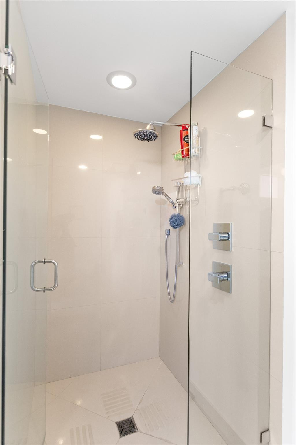 600 NE 27th #2301, Miami FL 33137