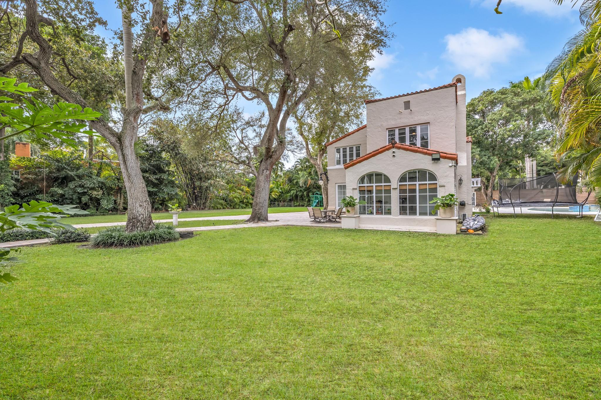 5960 N Bayshore, Miami FL 33137