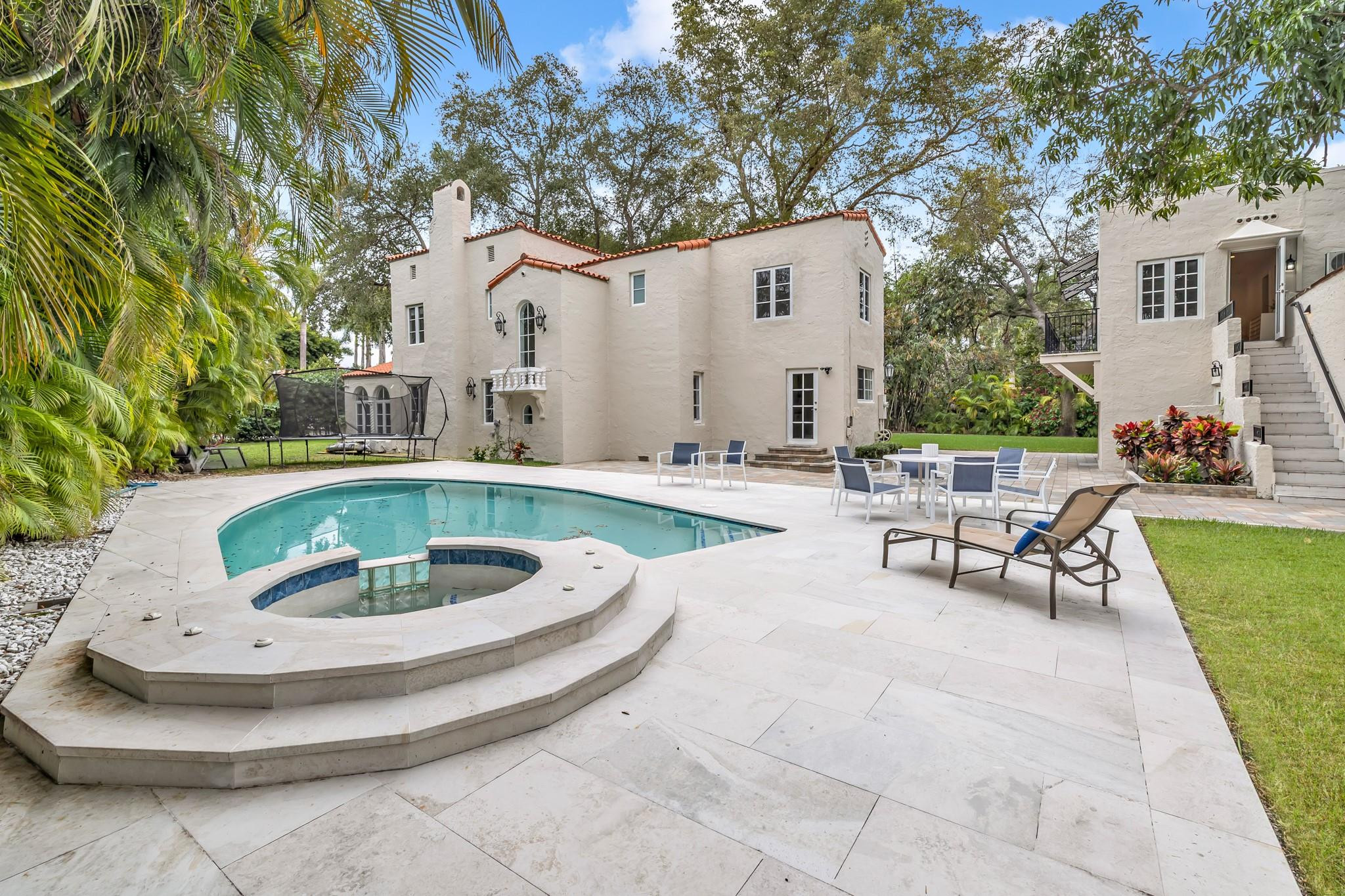 5960 N Bayshore, Miami FL 33137