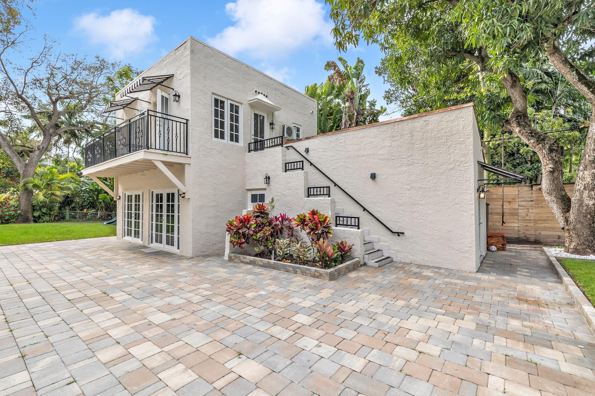 5960 N Bayshore, Miami FL 33137