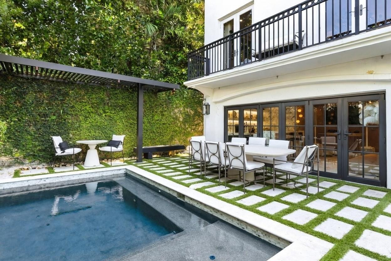 2765 Brickell, Miami FL 33129