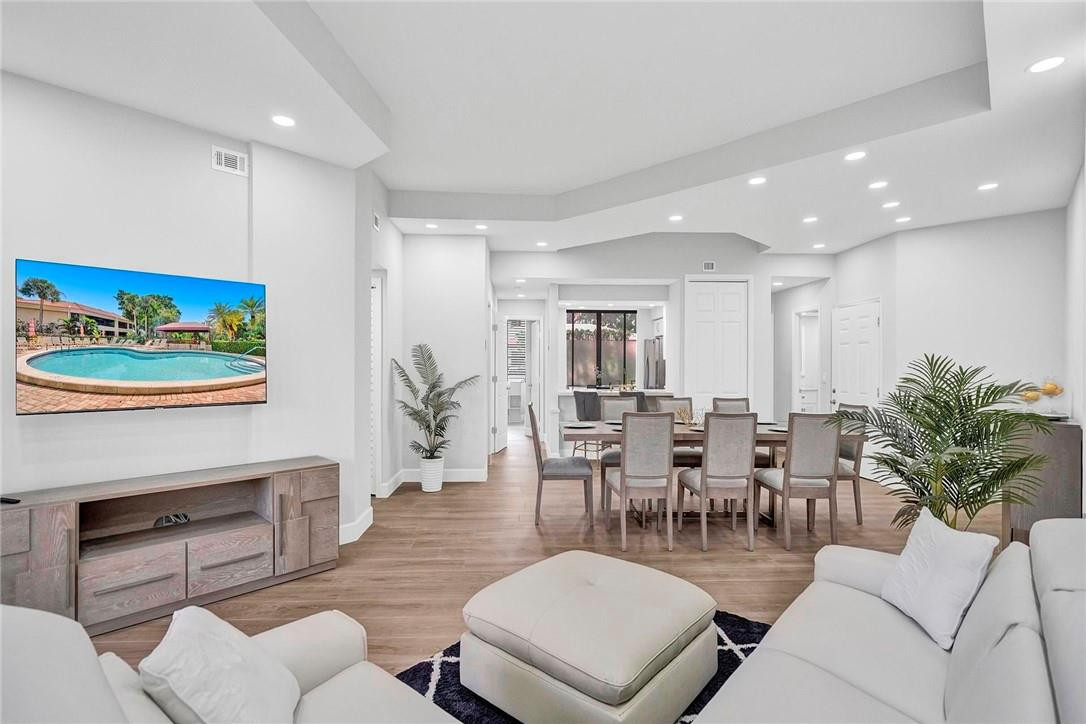 7484 La Paz #101, Boca Raton FL 33433