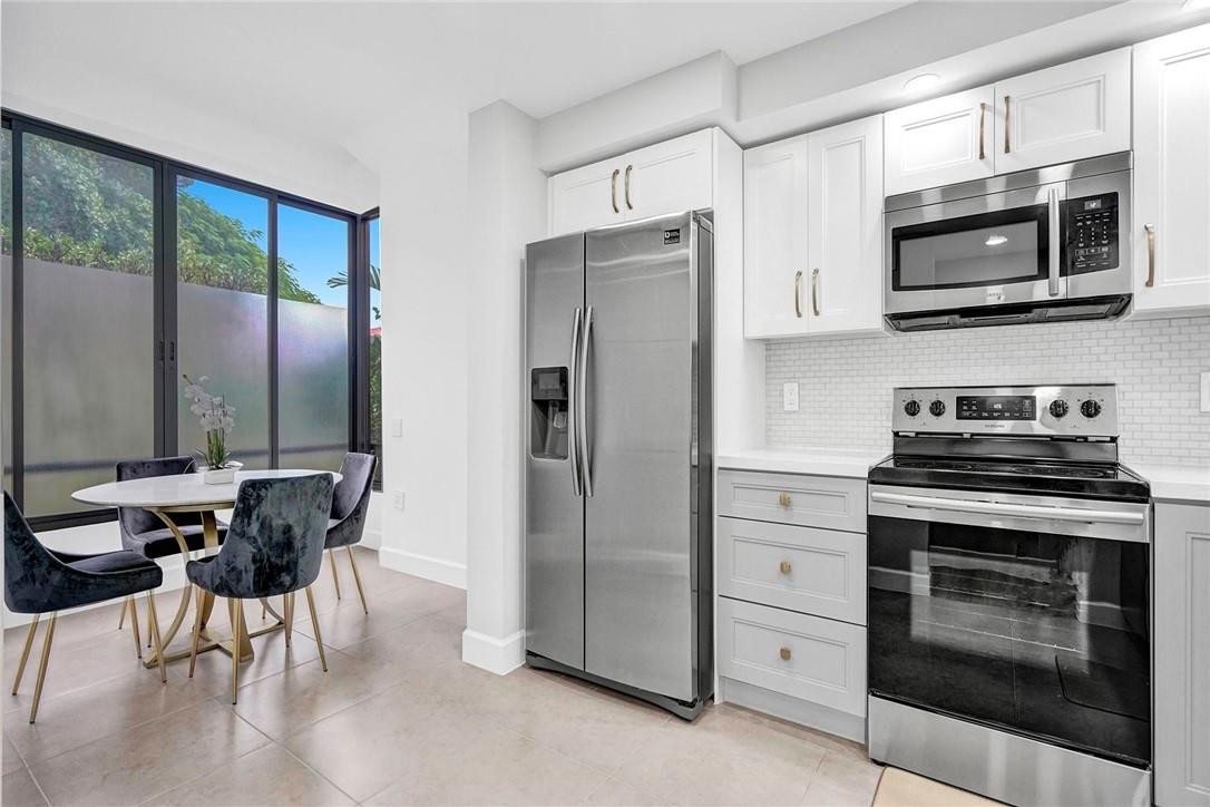 7484 La Paz #101, Boca Raton FL 33433