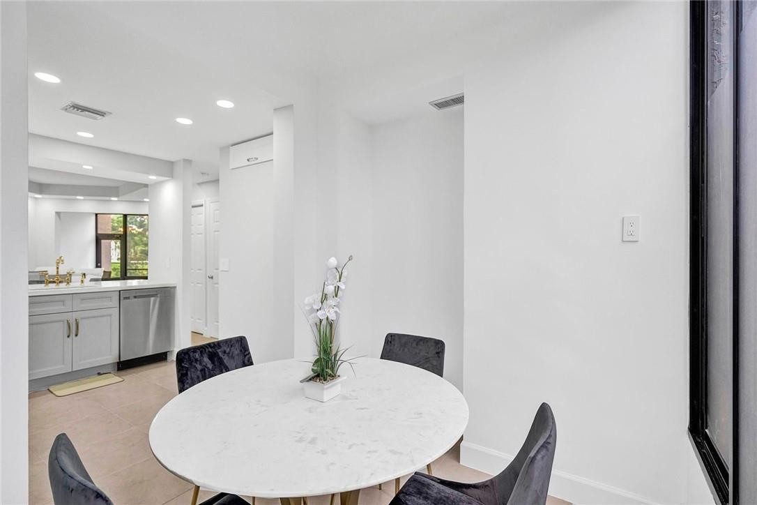 7484 La Paz #101, Boca Raton FL 33433