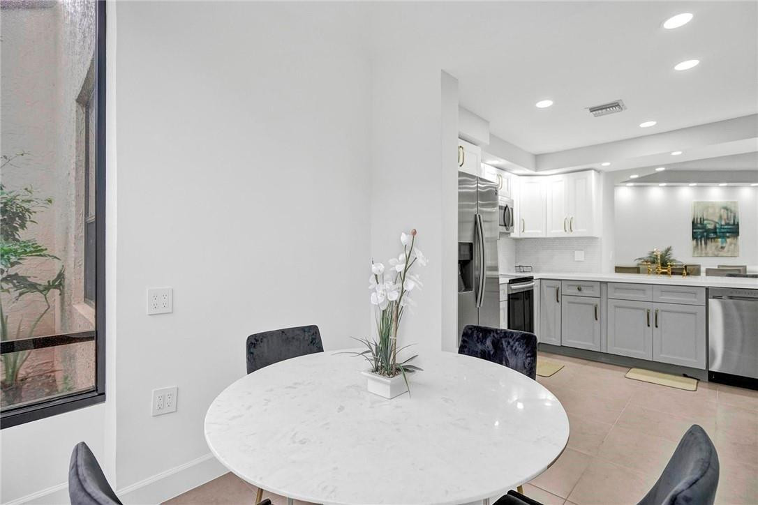 7484 La Paz #101, Boca Raton FL 33433