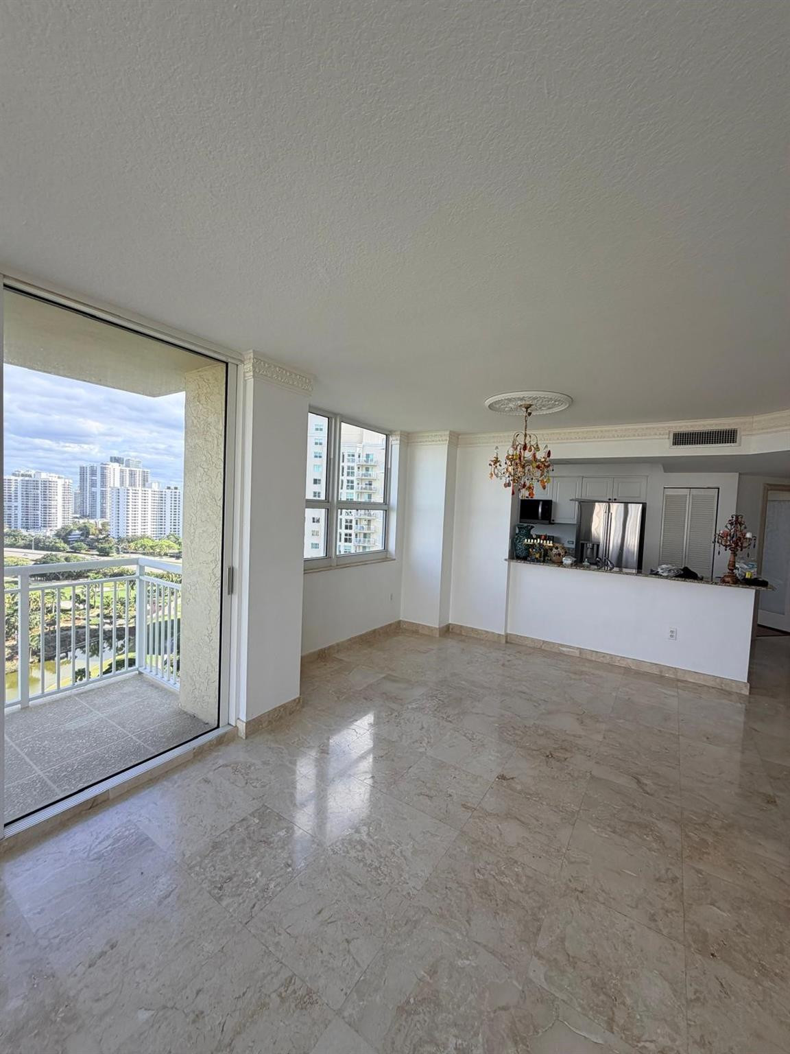 19501 W Country Club #1814, Aventura FL 33180