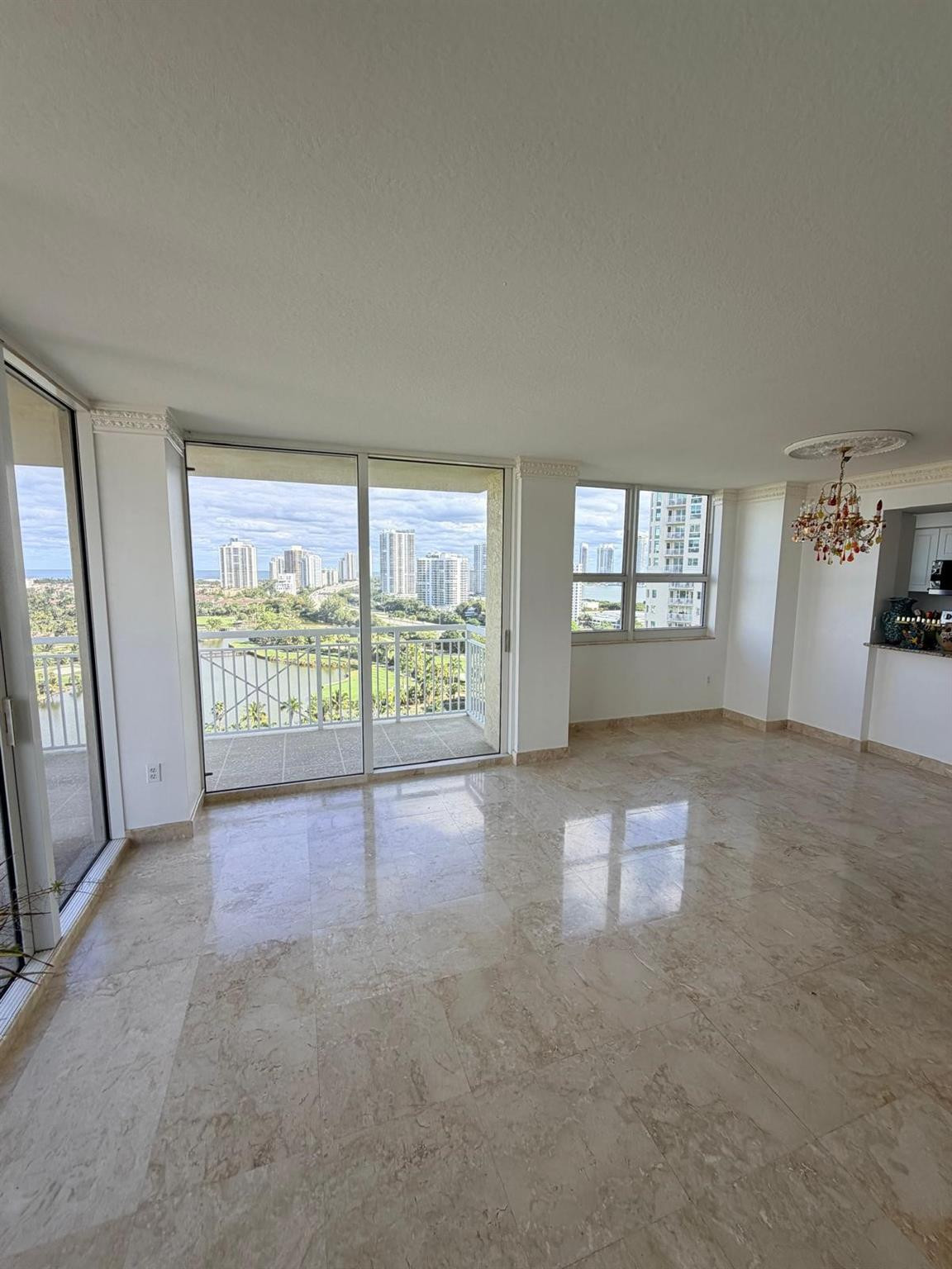 19501 W Country Club #1814, Aventura FL 33180