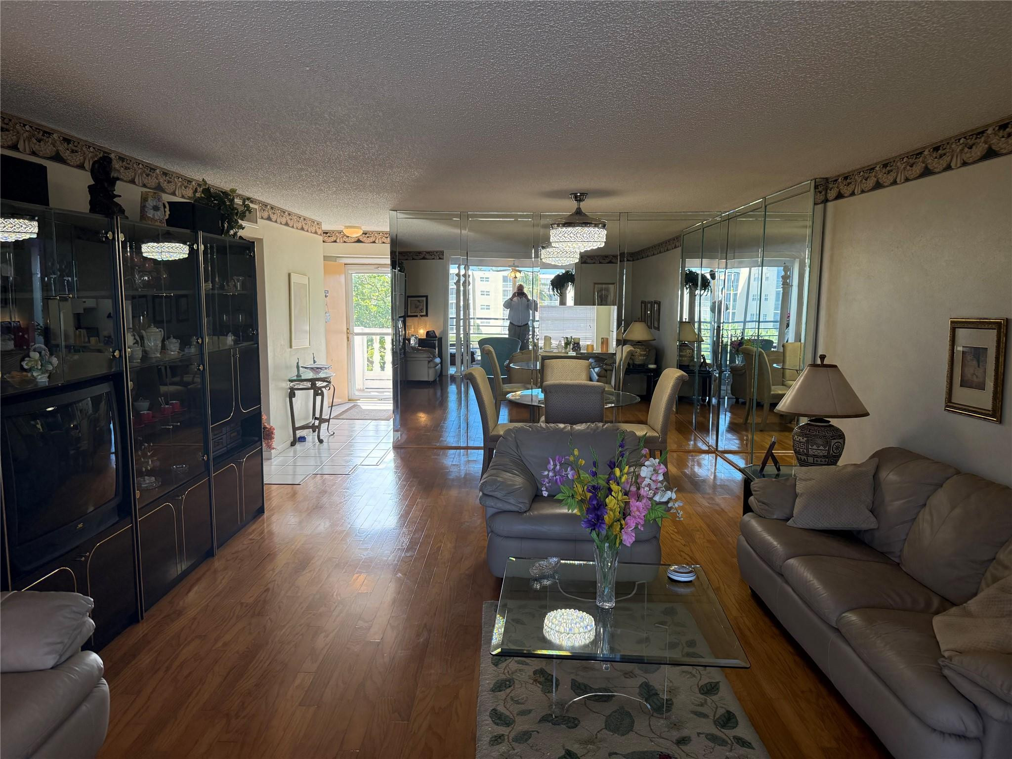 425 SE 11th #302, Dania Beach FL 33004