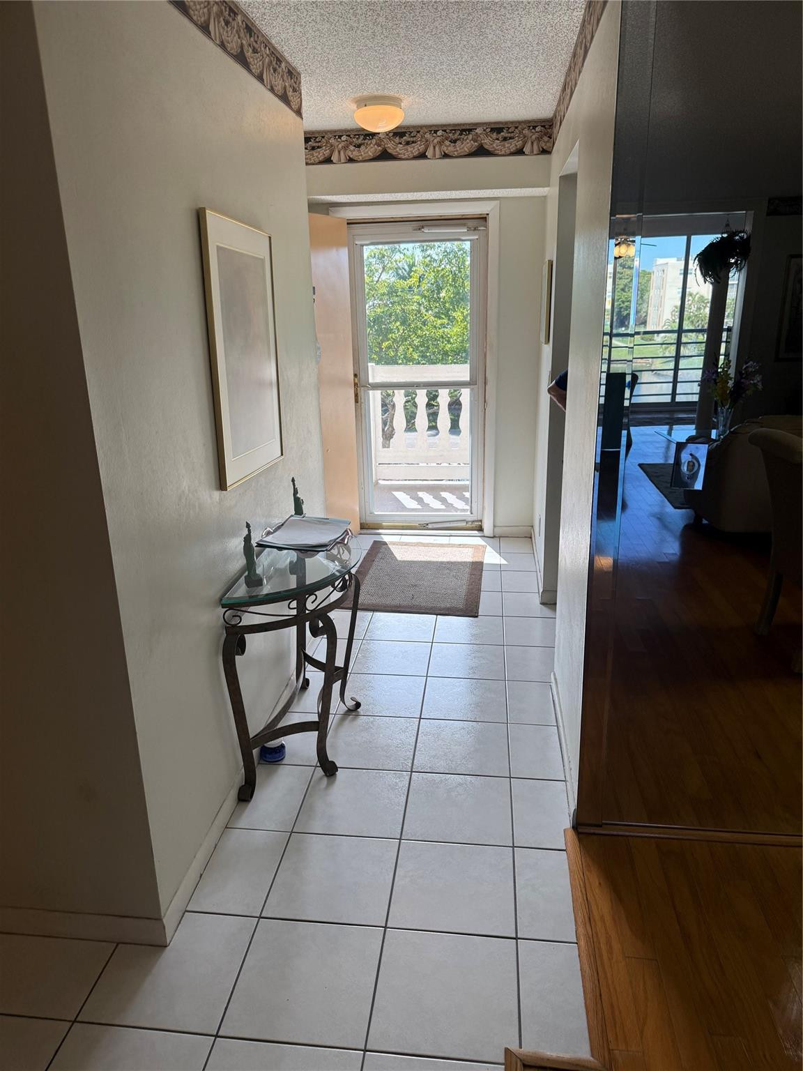 425 SE 11th #302, Dania Beach FL 33004