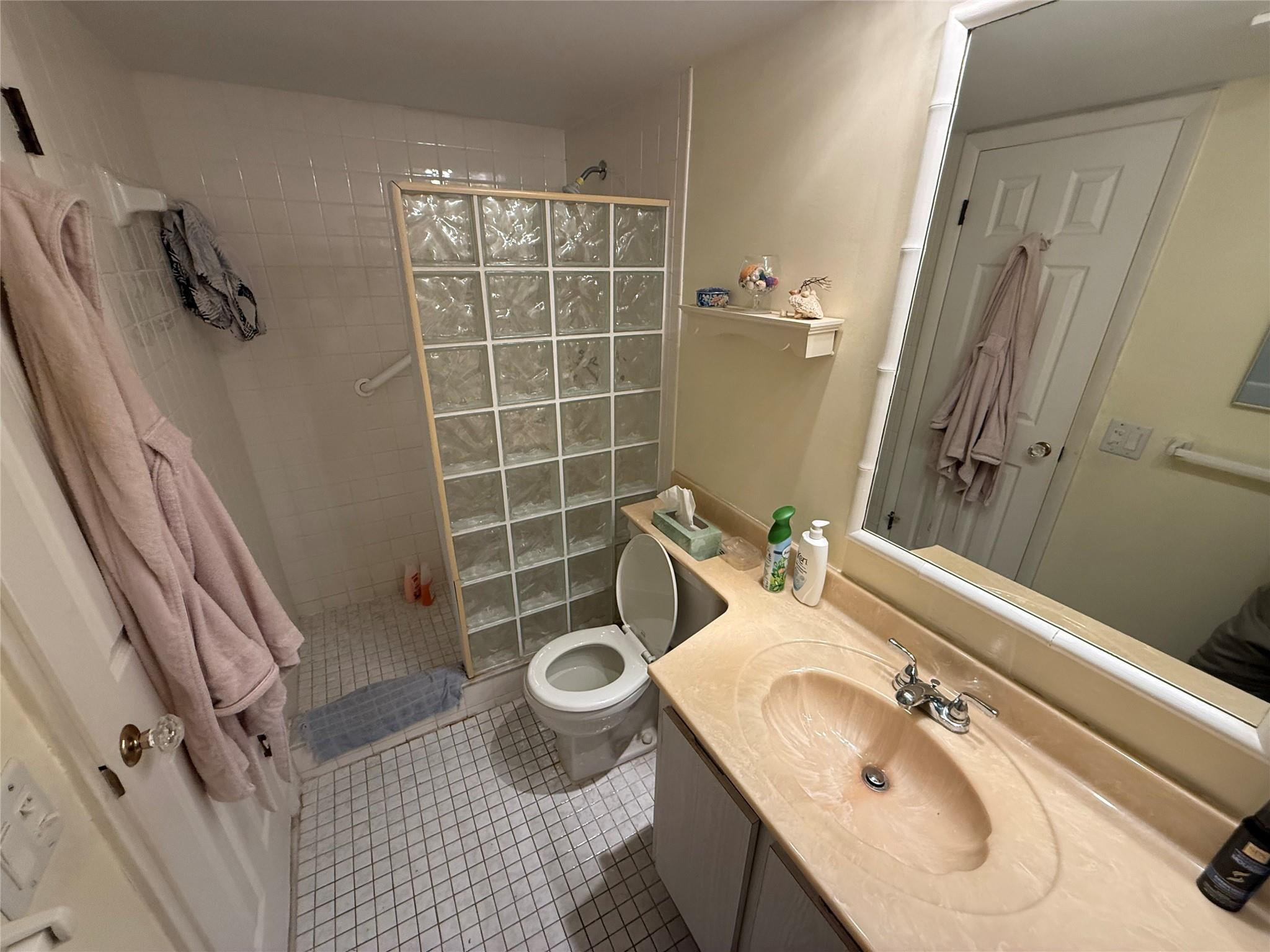 425 SE 11th #302, Dania Beach FL 33004