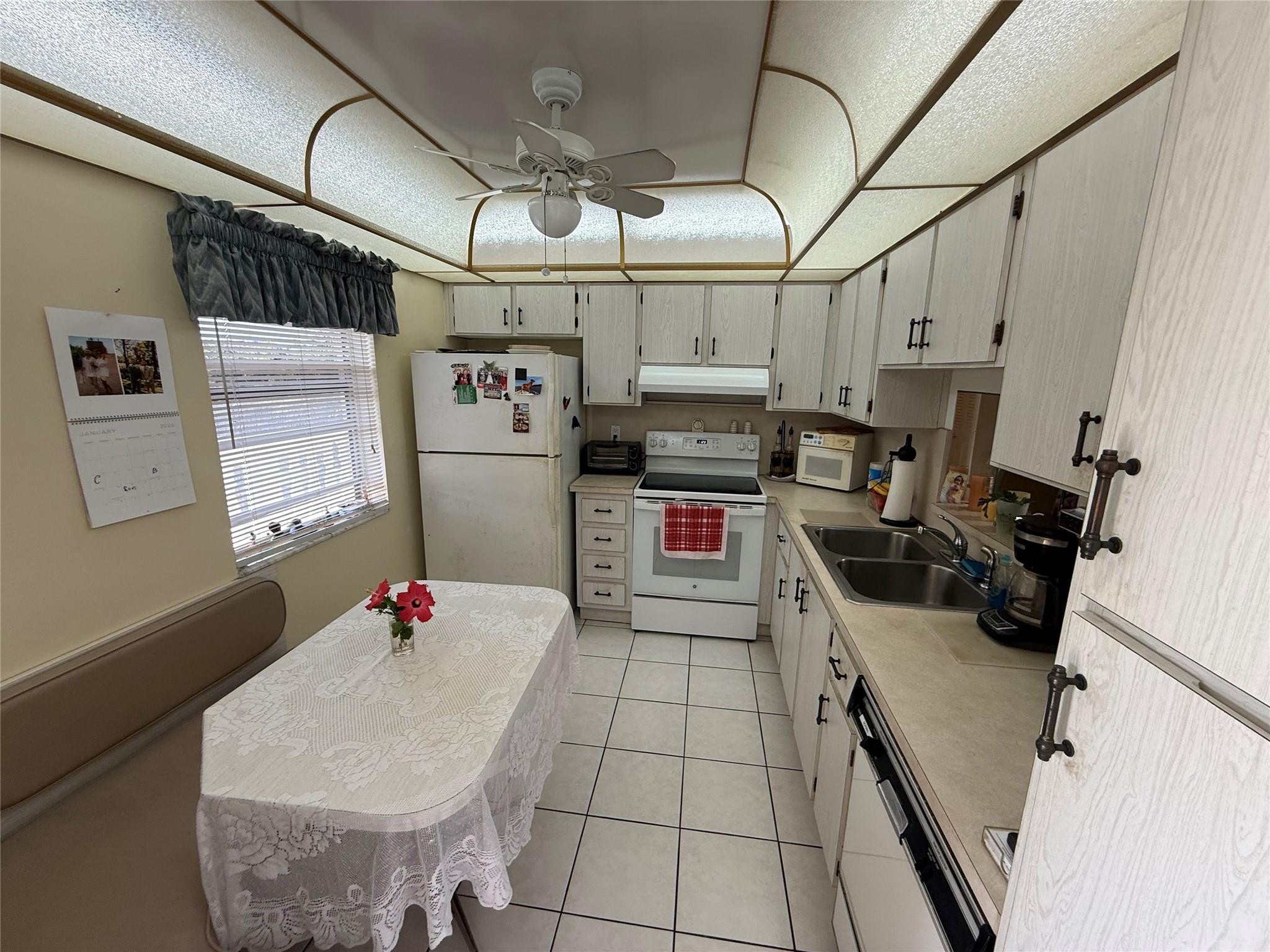 425 SE 11th #302, Dania Beach FL 33004