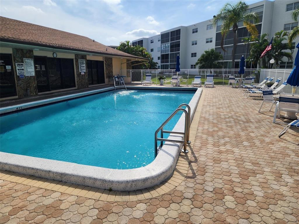 425 SE 11th #302, Dania Beach FL 33004