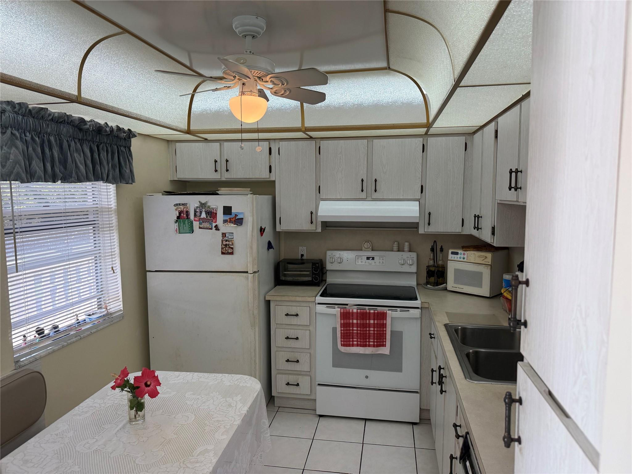 425 SE 11th #302, Dania Beach FL 33004